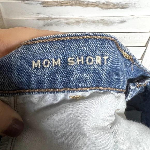 AMERICAN EAGLE Women's Mom Short Jean Denim High Rise Size Cuffed Size 2 - Picture 9 of 13